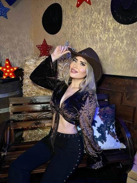 Model Photo Placeholder